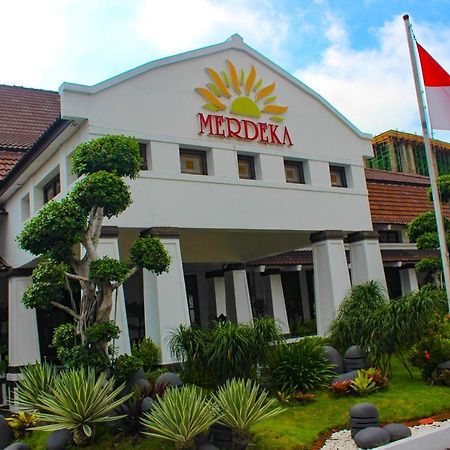 Hotel Merdeka Kediri Kediri  Dış mekan fotoğraf