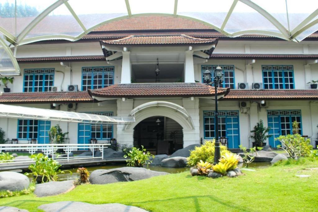 Hotel Merdeka Kediri Kediri  Dış mekan fotoğraf