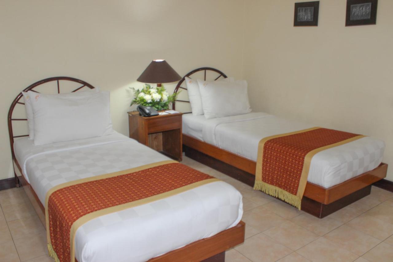 Hotel Merdeka Kediri Kediri  Dış mekan fotoğraf