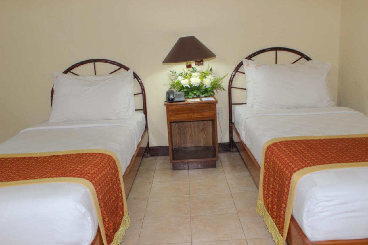 Hotel Merdeka Kediri Kediri  Dış mekan fotoğraf
