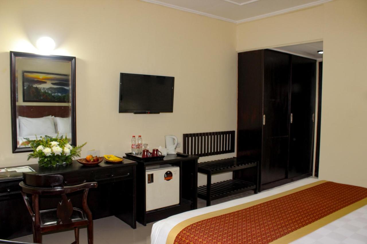 Hotel Merdeka Kediri Kediri  Dış mekan fotoğraf