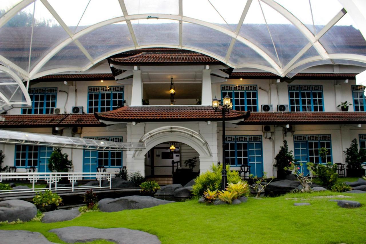 Hotel Merdeka Kediri Kediri  Dış mekan fotoğraf