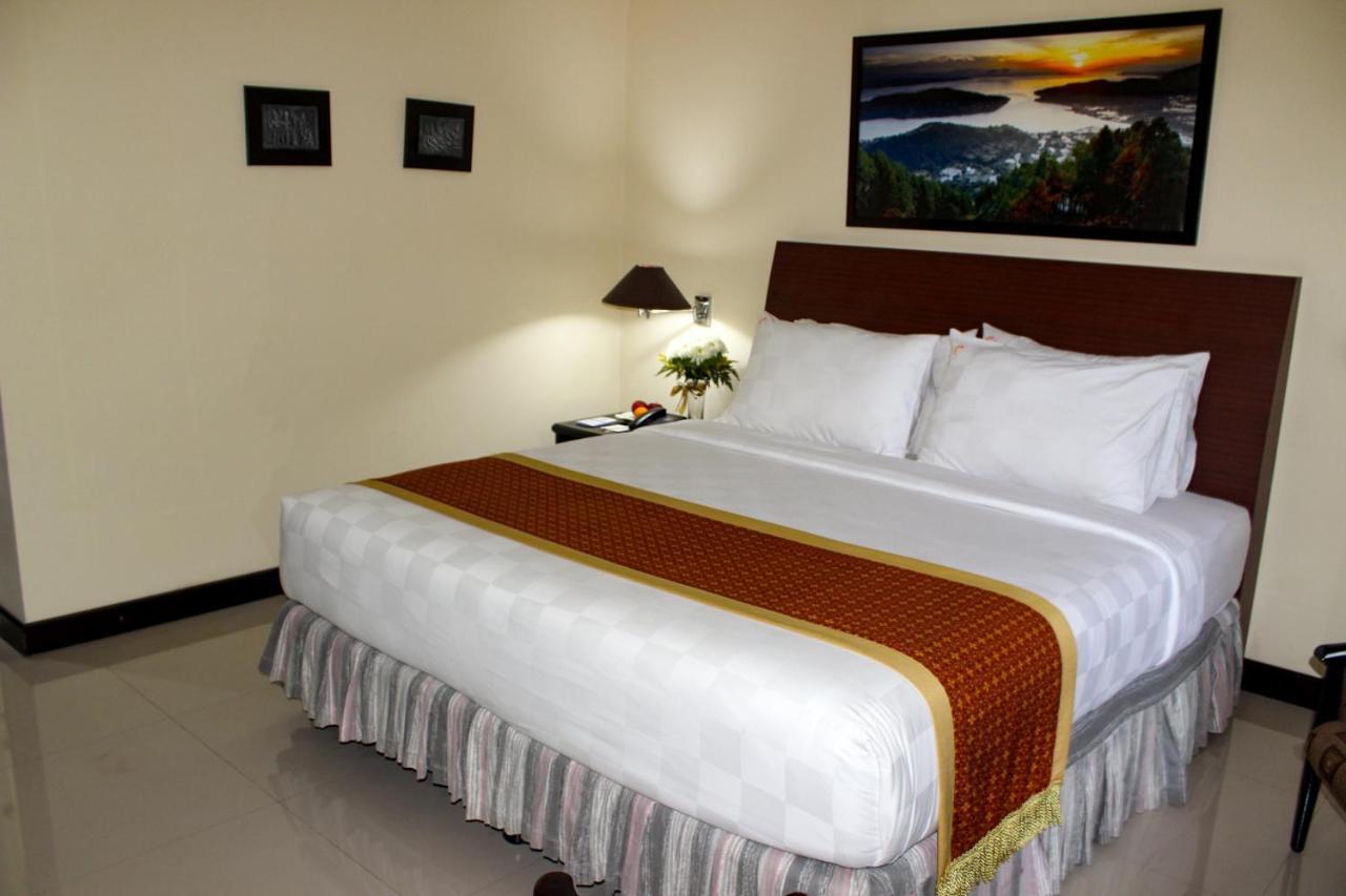 Hotel Merdeka Kediri Kediri  Dış mekan fotoğraf