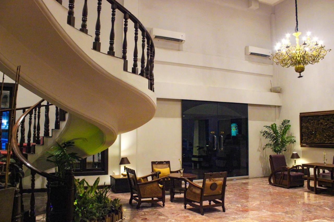 Hotel Merdeka Kediri Kediri  Dış mekan fotoğraf