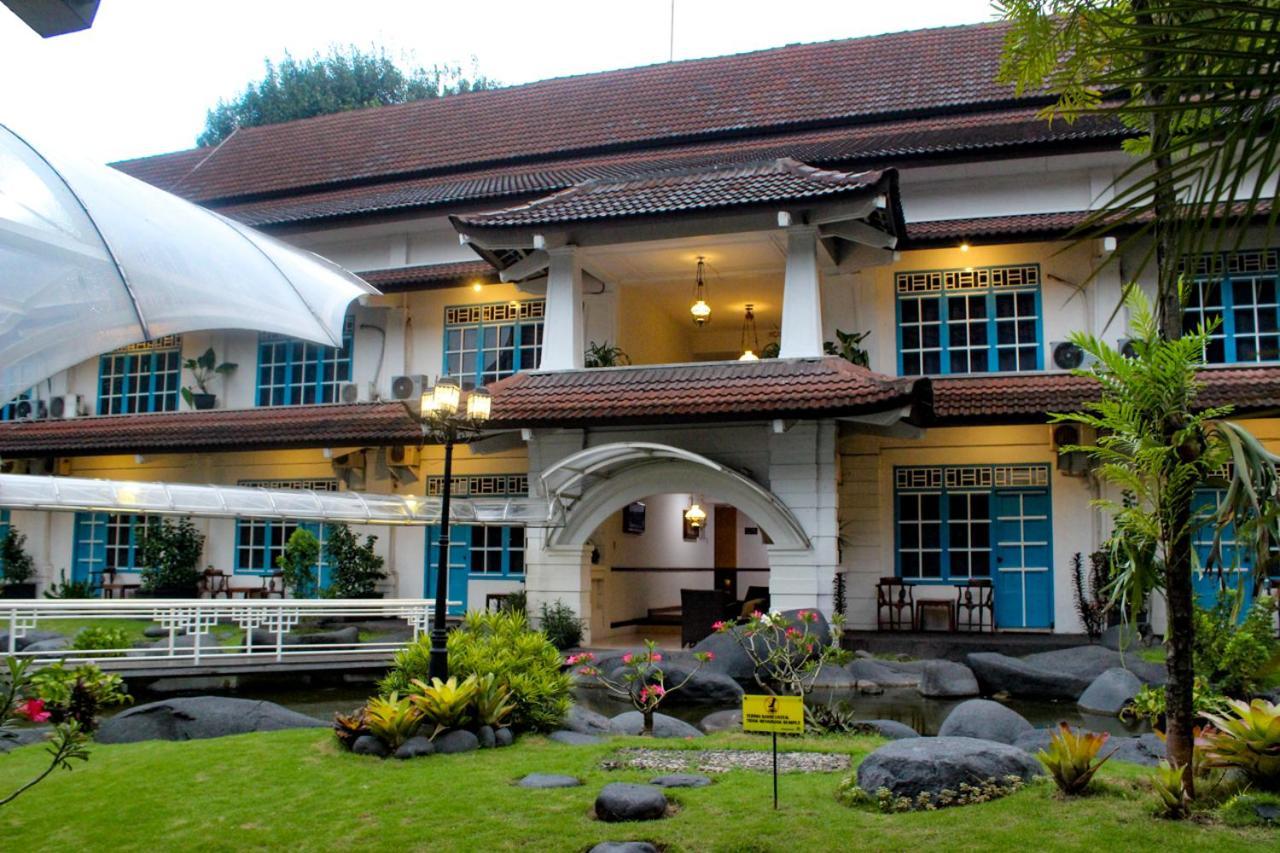 Hotel Merdeka Kediri Kediri  Dış mekan fotoğraf