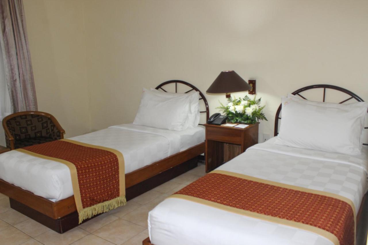 Hotel Merdeka Kediri Kediri  Dış mekan fotoğraf